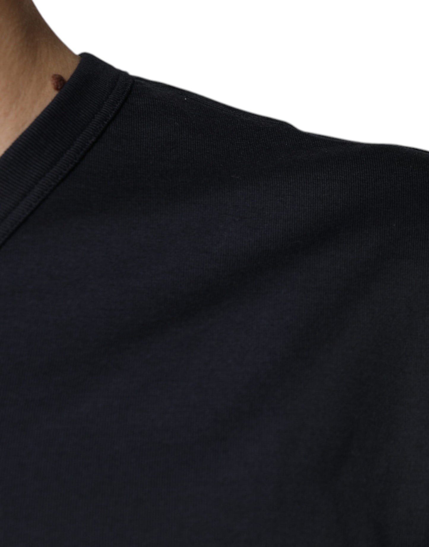 Black Cotton V-neck Short Sleeves T-shirt